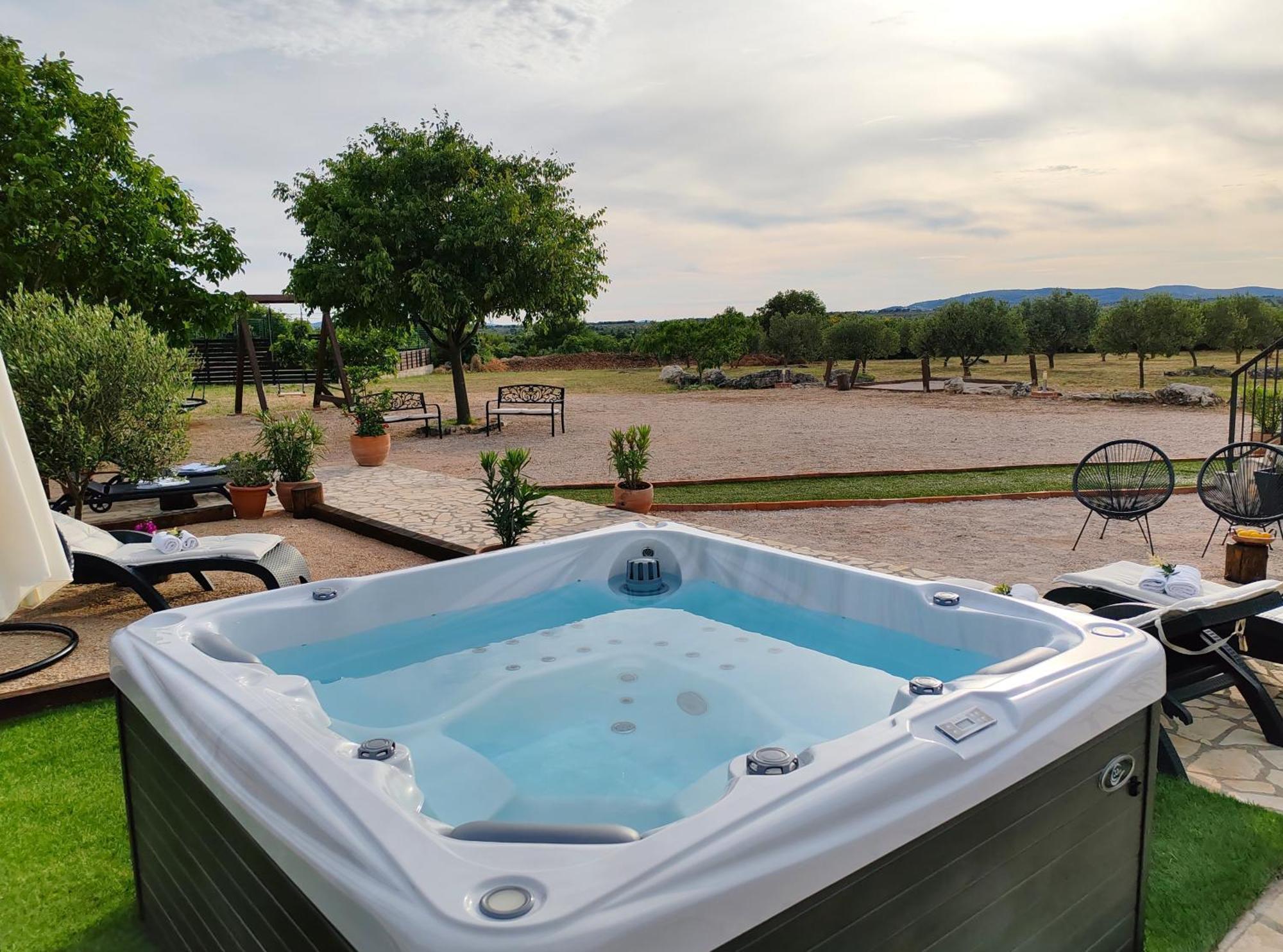 Holiday Home Juli With Jacuzzi Šibenik Kültér fotó